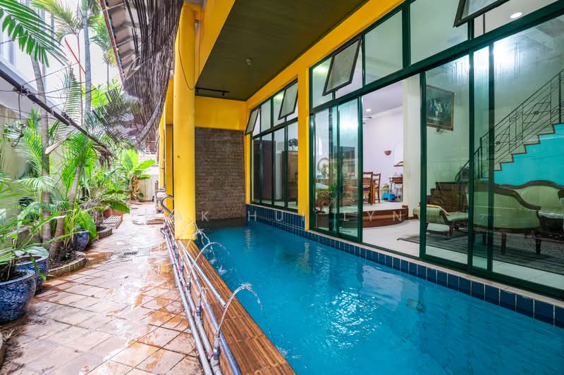 Classic 3.5 Storey Semi Detached with Swimming Pool in Kembangan, , 6 Bedrooms, 4,585 sqft, Semi-Detached House For Sale, by Mak Hui Lyn, 500098561 - PropertyGuru.com.sg