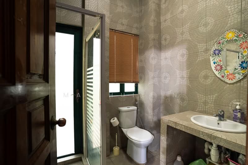 Classic 3.5 Storey Semi Detached with Swimming Pool in Kembangan, , 6 Bedrooms, 4,585 sqft, Semi-Detached House For Sale, by Mak Hui Lyn, 500098561 - PropertyGuru.com.sg