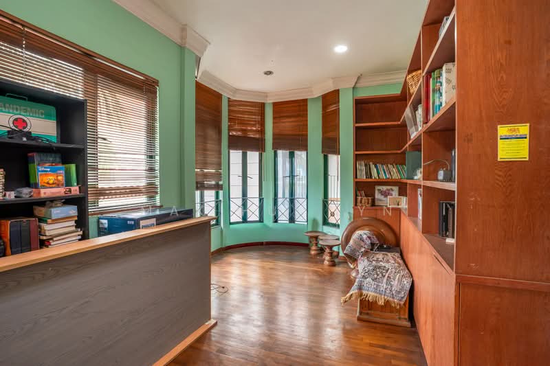 Classic 3.5 Storey Semi Detached with Swimming Pool in Kembangan, , 6 Bedrooms, 4,585 sqft, Semi-Detached House For Sale, by Mak Hui Lyn, 500098561 - PropertyGuru.com.sg