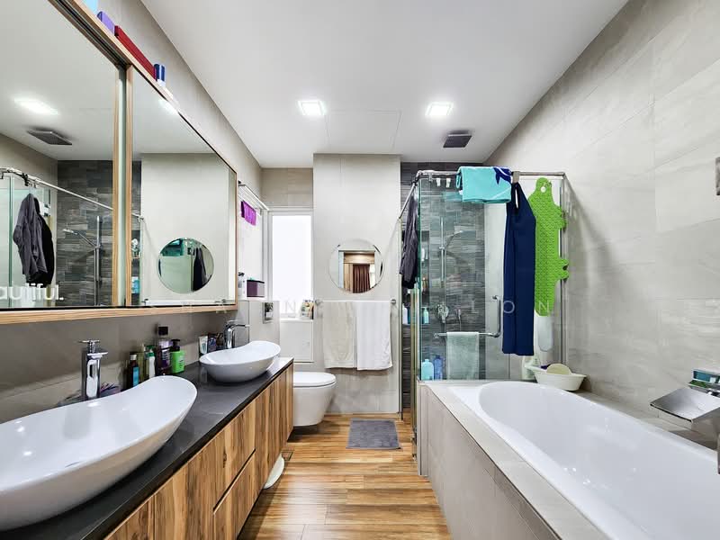 Binjai Crest Cluster House For Sale at S$ 3,600,000 | PropertyGuru Singapore - Master Bathroom
