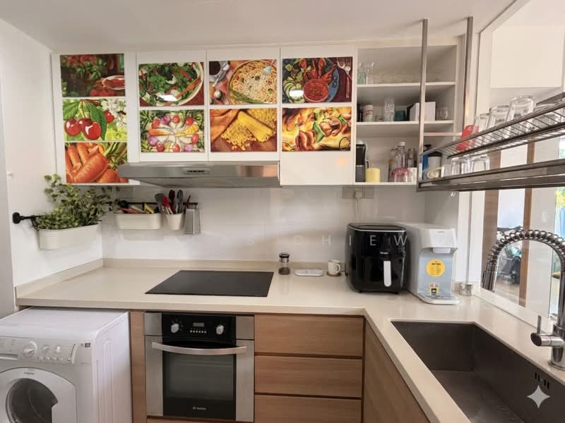 Seastrand Condominium For Sale at S$ 1,610,000 | PropertyGuru Singapore - Kitchen