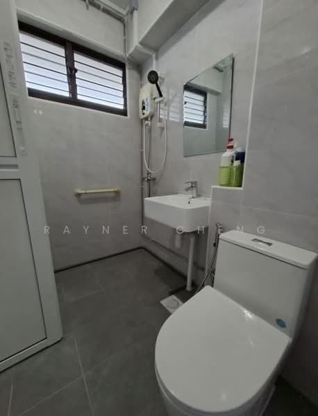 202 Choa Chu Kang Avenue 1, 202 Choa Chu Kang Avenue 1, 4 Bedrooms, 1,238 sqft, HDB Flat For Rent, by Rayner Cheng, 500098611 - Bathroom - PropertyGuru.com.sg