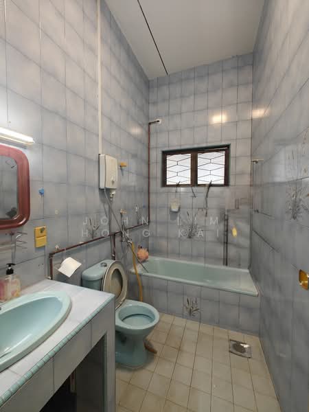 TOH DRIVE, TOH DRIVE, 6 Bedrooms, 3,500 sqft, Detached House For Rent, by John Lim Hong Kai, 500098631 - Bathroom - PropertyGuru.com.sg