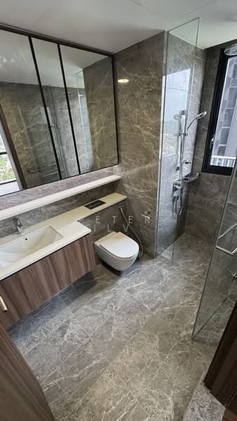 Master bedroom toilet 