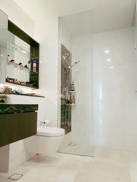 Marina One Residences Condominium For Sale at S$ 2,700,000 | PropertyGuru Singapore - Bathroom