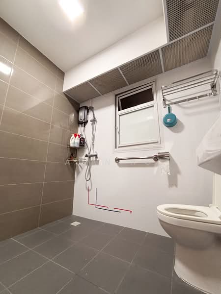 618A Tampines Street 61 HDB Flat For Sale at S$ 780,000 | PropertyGuru Singapore - Bathroom