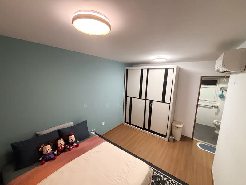 618A Tampines Street 61 HDB Flat For Sale at S$ 780,000 | PropertyGuru Singapore - Bedroom