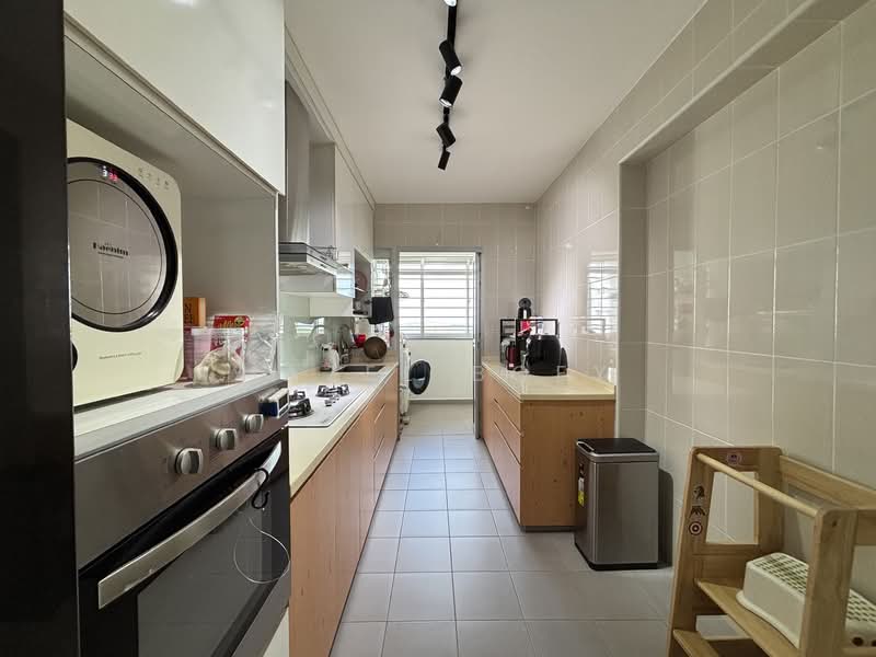 451A Sengkang West Way HDB Flat For Sale at S$ 769,999 | PropertyGuru Singapore - Kitchen