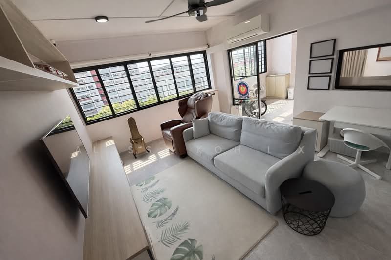 938 Tampines Avenue 5 HDB Flat For Sale at S$ 1,098,000 | PropertyGuru Singapore - Living Room