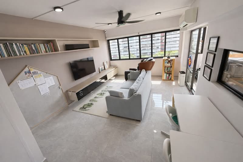 938 Tampines Avenue 5 HDB Flat For Sale at S$ 1,098,000 | PropertyGuru Singapore - Living Room