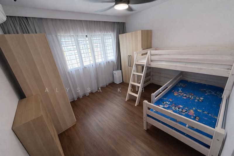 938 Tampines Avenue 5 HDB Flat For Sale at S$ 1,098,000 | PropertyGuru Singapore - Bedroom