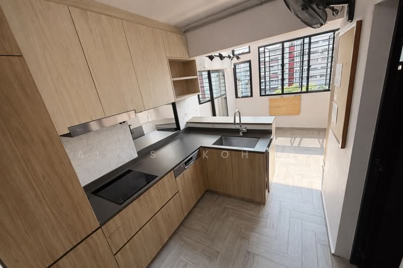 938 Tampines Avenue 5 HDB Flat For Sale at S$ 1,098,000 | PropertyGuru Singapore - Kitchen