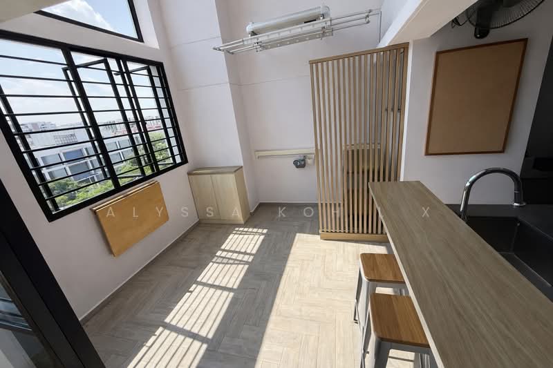 938 Tampines Avenue 5 HDB Flat For Sale at S$ 1,098,000 | PropertyGuru Singapore - Balcony