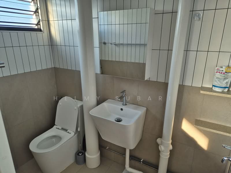 270 Yishun Street 22, 270 Yishun Street 22, Room Rental, 108 sqft, HDB Flat For Rent, by Helmy Subari, 500098649 - Bathroom - PropertyGuru.com.sg