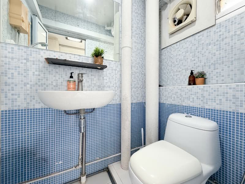 428 Hougang Avenue 6, 428 Hougang Avenue 6, 4 Bedrooms, 1,604 sqft, HDB Flat For Sale, by Alex Deven, 500098650 - Bathroom - PropertyGuru.com.sg