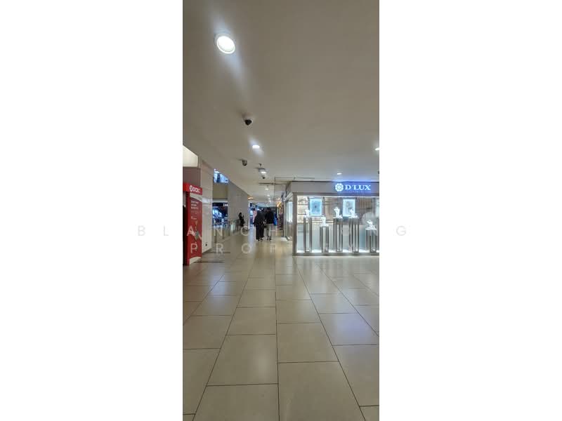 Lucky Plaza, 304 Orchard Road, 237 sqft, Mall Shop For Sale, by Blanche Ong Propnex, 500098655 - CommercialGuru.com.sg