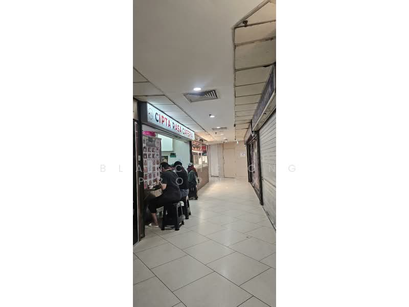 Lucky Plaza, 304 Orchard Road, 237 sqft, Mall Shop For Sale, by Blanche Ong Propnex, 500098655 - CommercialGuru.com.sg
