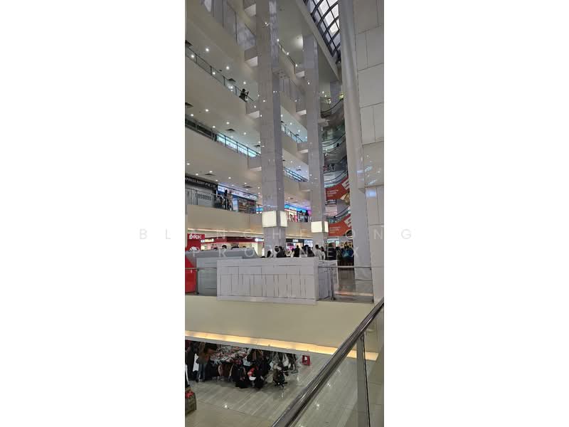 Lucky Plaza, 304 Orchard Road, 237 sqft, Mall Shop For Sale, by Blanche Ong Propnex, 500098655 - CommercialGuru.com.sg