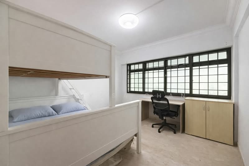 732 Woodlands Circle HDB Flat For Sale at S$ 600,000 | PropertyGuru Singapore - Bedroom