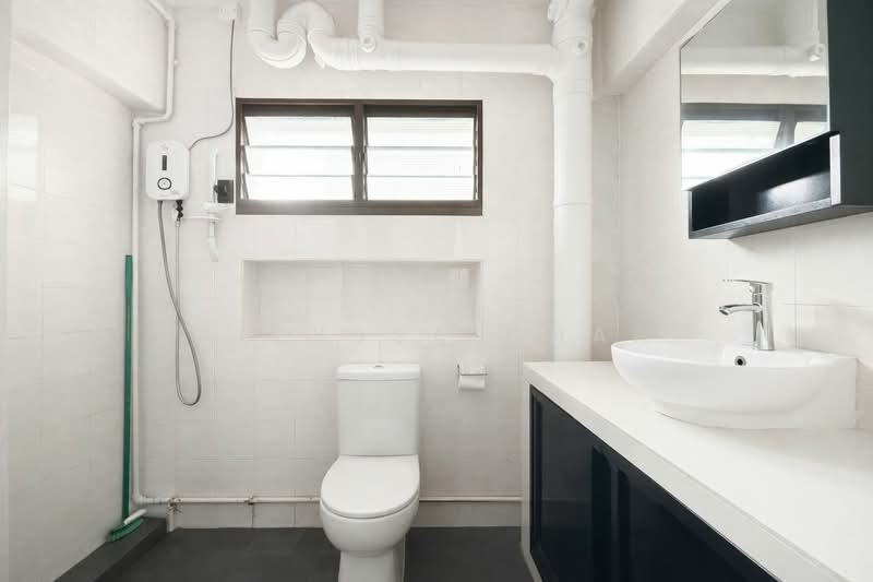 732 Woodlands Circle HDB Flat For Sale at S$ 600,000 | PropertyGuru Singapore - Bathroom