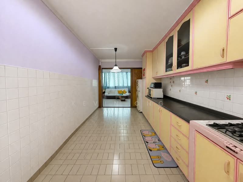 142 Bishan Street 12 HDB Flat For Sale at S$ 650,000 | PropertyGuru Singapore - Kitchen