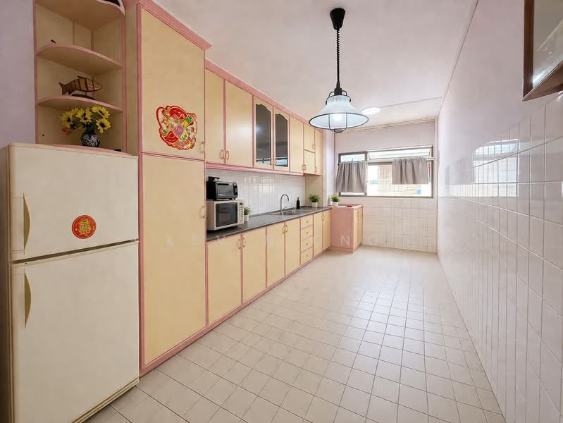 142 Bishan Street 12 HDB Flat For Sale at S$ 650,000 | PropertyGuru Singapore - Kitchen