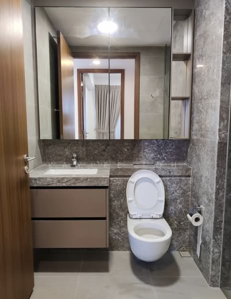 Stirling Residences Condominium For Sale at S$ 1,550,000 | PropertyGuru Singapore - Bathroom