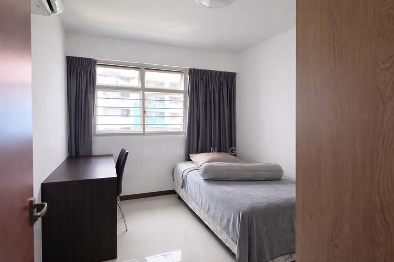 494G Tampines Street 45 HDB Flat For Sale at S$ 738,000 | PropertyGuru Singapore - Bedroom