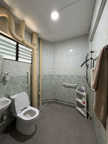 309 Jurong East Street 32, 309 Jurong East Street 32, 3 Bedrooms, 1,420 sqft, HDB Flat For Rent, by Susan Mariam (Amboi), 500098689 - Bathroom - PropertyGuru.com.sg