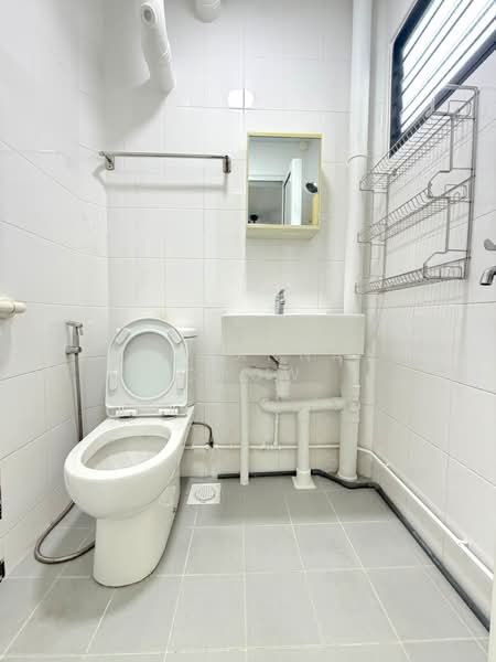 48 Teban Gardens Road, 48 Teban Gardens Road, Room Rental, 120 sqft, HDB Flat For Rent, by Johanna Chow, 500098693 - Bathroom - PropertyGuru.com.sg