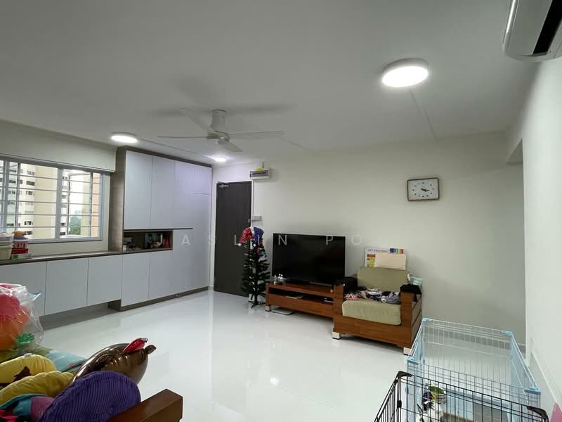 113 Jurong East Street 13 HDB Flat For Sale at S$ 568,000 | PropertyGuru Singapore - Living Room