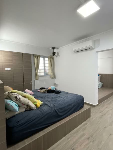 113 Jurong East Street 13 HDB Flat For Sale at S$ 568,000 | PropertyGuru Singapore - Bedroom