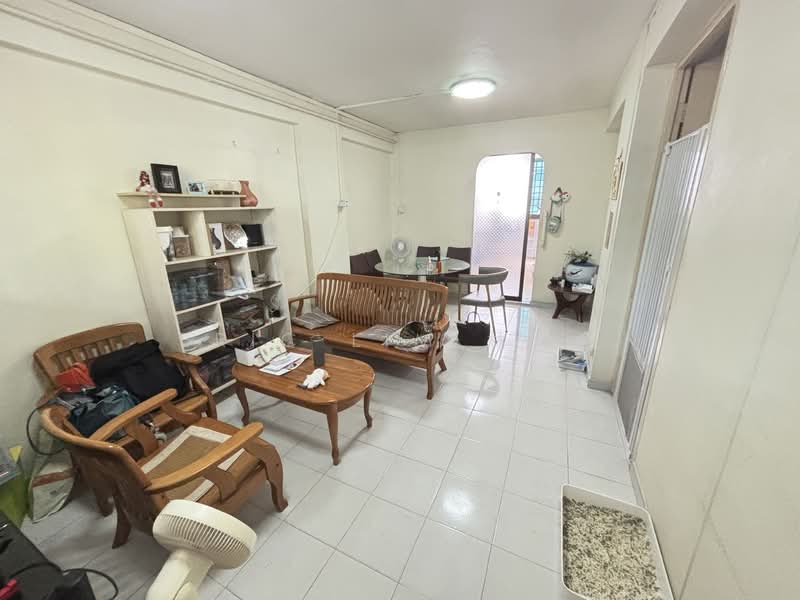 417 Tampines Street 41, 417 Tampines Street 41, 2 Bedrooms, 646 sqft, HDB Flat For Sale, by Eric Lim 林勇合, 500098702 - Living Room - PropertyGuru.com.sg