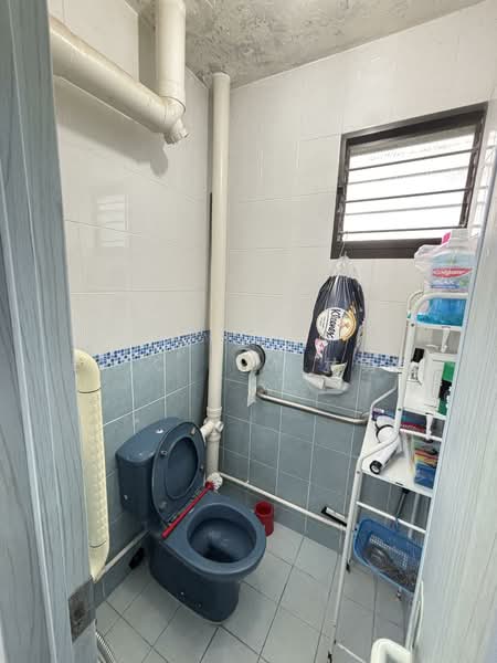 417 Tampines Street 41, 417 Tampines Street 41, 2 Bedrooms, 646 sqft, HDB Flat For Sale, by Eric Lim 林勇合, 500098702 - Bathroom - PropertyGuru.com.sg