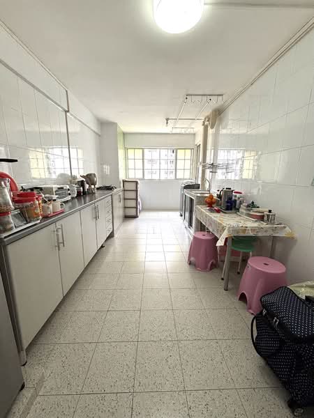 70 Bedok South Road HDB Flat For Sale at S$ 435,000 | PropertyGuru Singapore - Kitchen