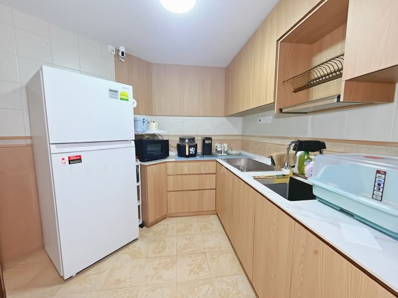 Eastpoint Green, 1 Simei Street 3, Room Rental, 100 sqft, Condominium For Rent, by Lee Yi Xuan Val, 500098732 - Kitchen - PropertyGuru.com.sg