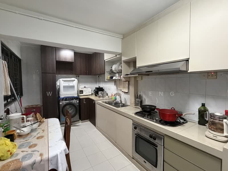 414 Commonwealth Avenue West HDB Flat For Sale at S$ 837,888 | PropertyGuru Singapore - Kitchen
