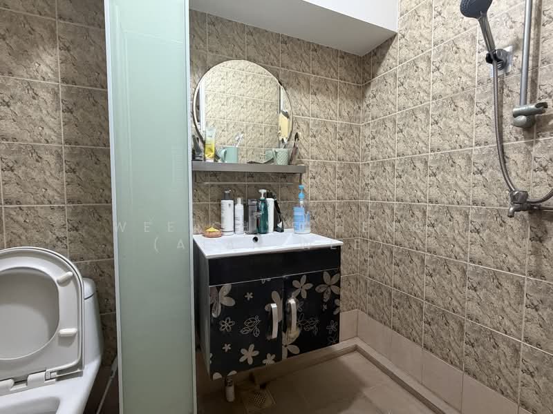 414 Commonwealth Avenue West HDB Flat For Sale at S$ 837,888 | PropertyGuru Singapore - Bathroom