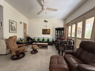 For Sale - Semi D - Ideal plot for rebuilt or A&A at Hillcrest Road