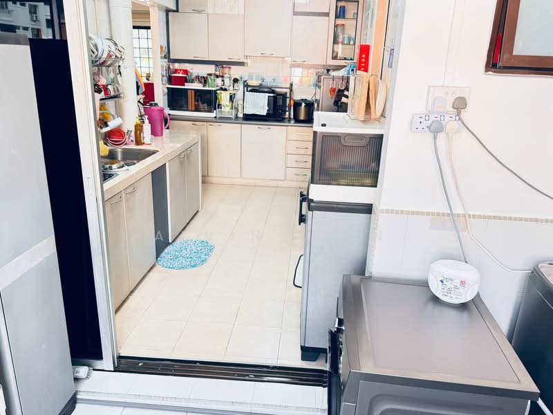 714 Jurong West Street 71 HDB Flat For Sale at S$ 880,000 | PropertyGuru Singapore - Kitchen