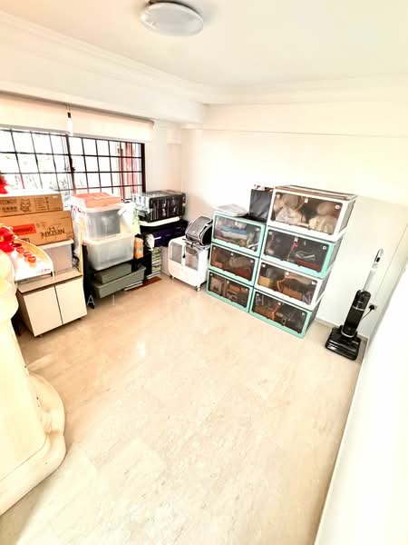 714 Jurong West Street 71 HDB Flat For Sale at S$ 880,000 | PropertyGuru Singapore - 1st level - bedroom