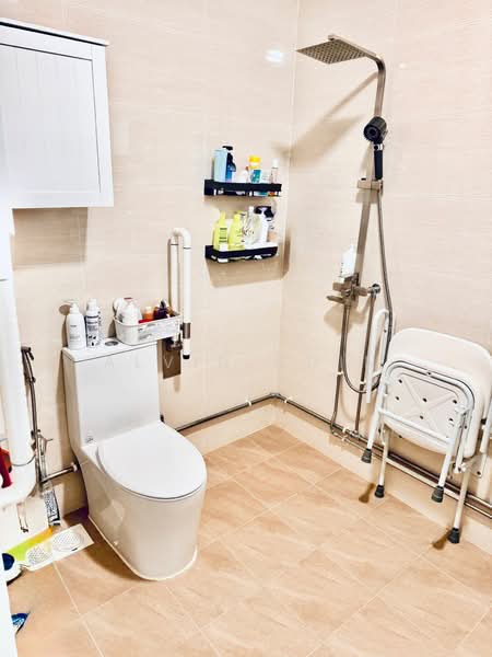 714 Jurong West Street 71 HDB Flat For Sale at S$ 880,000 | PropertyGuru Singapore - Bathroom attached