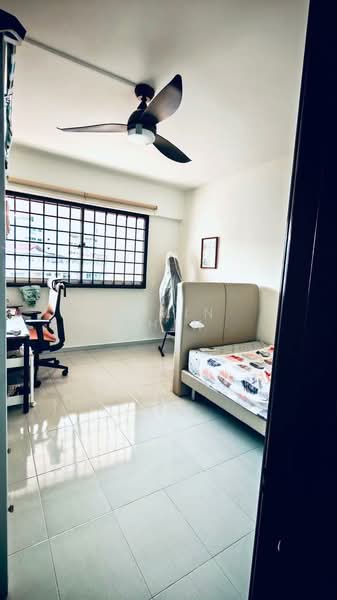 714 Jurong West Street 71 HDB Flat For Sale at S$ 880,000 | PropertyGuru Singapore - 2nd level Bedroom
