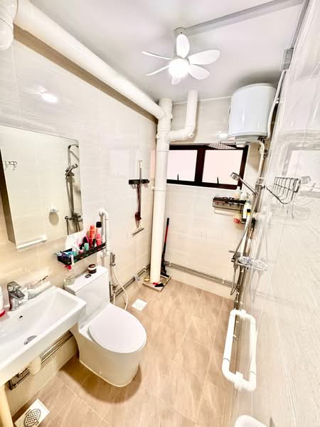 714 Jurong West Street 71 HDB Flat For Sale at S$ 880,000 | PropertyGuru Singapore - 2nd level common Bathroom