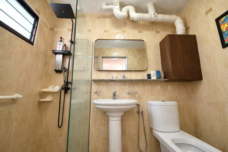 704 Woodlands Drive 40 HDB Flat For Sale at S$ 680,000 | PropertyGuru Singapore - Bathroom