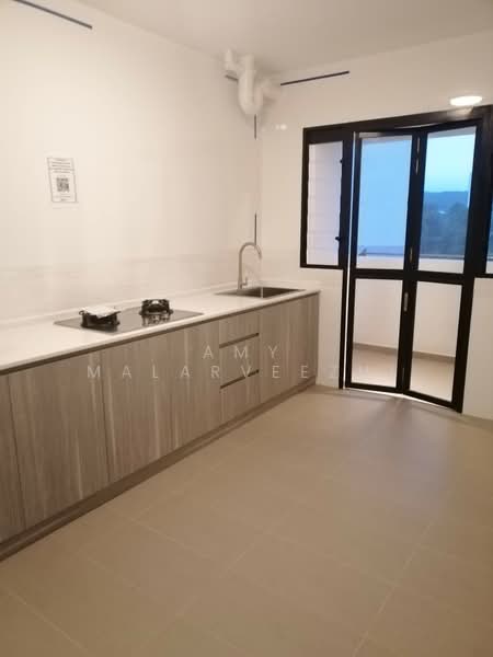 467B Bukit Batok West Avenue 9 HDB Flat For Sale at S$ 838,000 | PropertyGuru Singapore - Kitchen