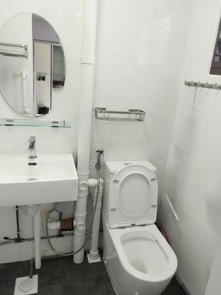 389 Yishun Avenue 6, 389 Yishun Avenue 6, 3 Bedrooms, 904 sqft, HDB Flat For Rent, by Rebecca Loh, 500098751 - Bathroom - PropertyGuru.com.sg