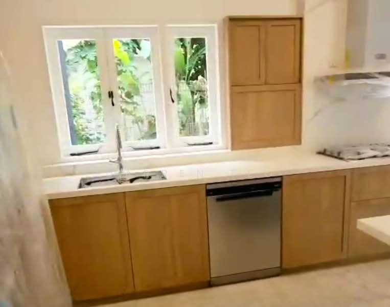 🌟 Newly Renovated Bungalow🌟, , 4 Bedrooms, 4,000 sqft, Bungalow House For Rent, by Darren Teo, 500098756 - Kitchen - PropertyGuru.com.sg