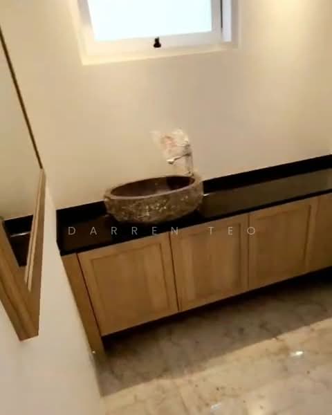 🌟 Newly Renovated Bungalow🌟, , 4 Bedrooms, 4,000 sqft, Bungalow House For Rent, by Darren Teo, 500098756 - Bathroom - PropertyGuru.com.sg