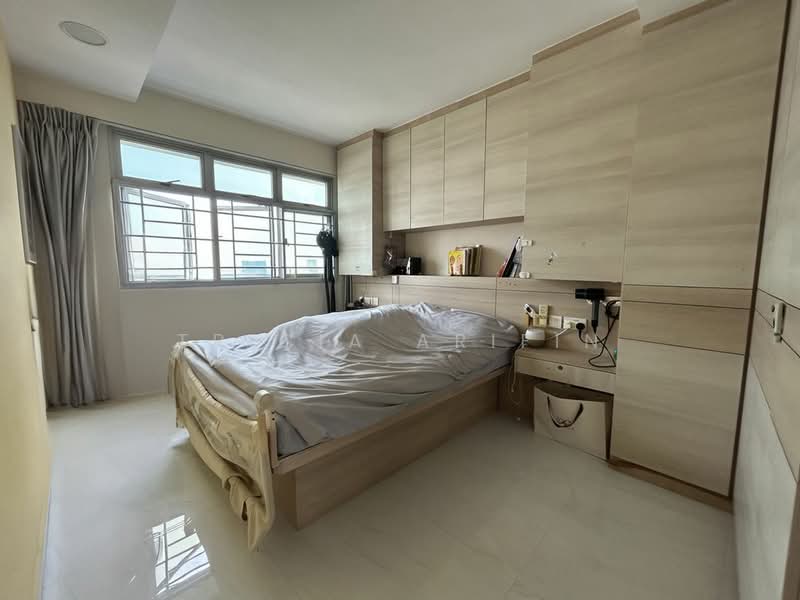 293D Bukit Batok Street 21 HDB Flat For Sale at S$ 850,000 | PropertyGuru Singapore - Bedroom